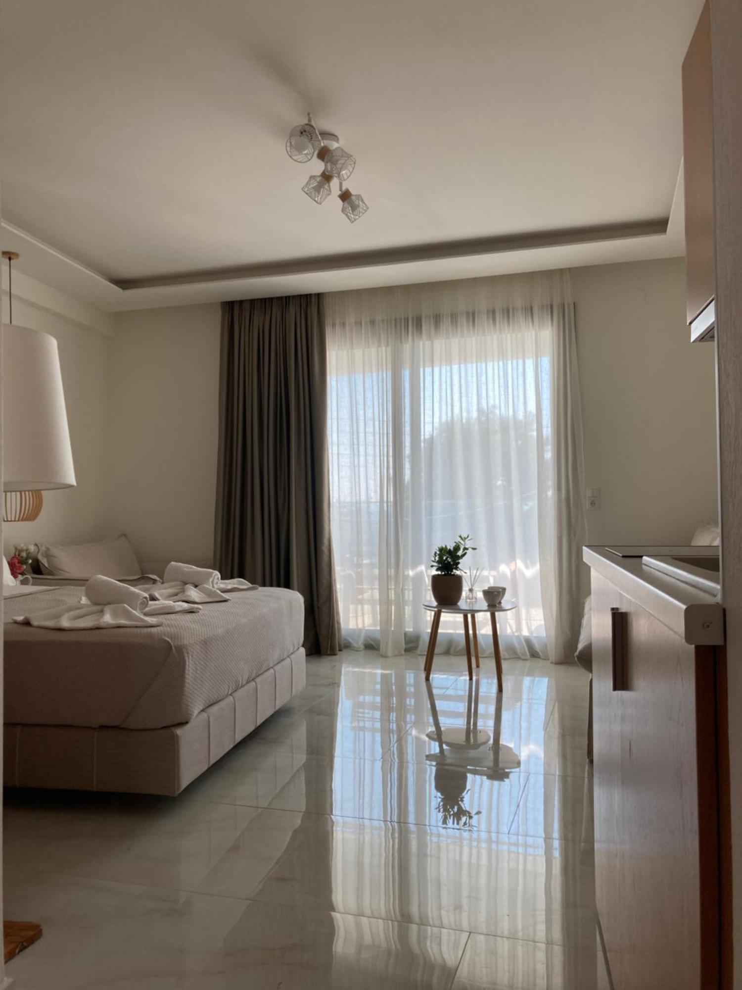Wide Blue Luxury Boutique Suites Neos Marmaras Luaran gambar